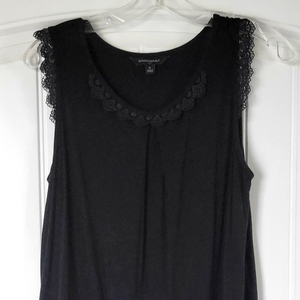 Banana Republic Black tank with Lace trim S